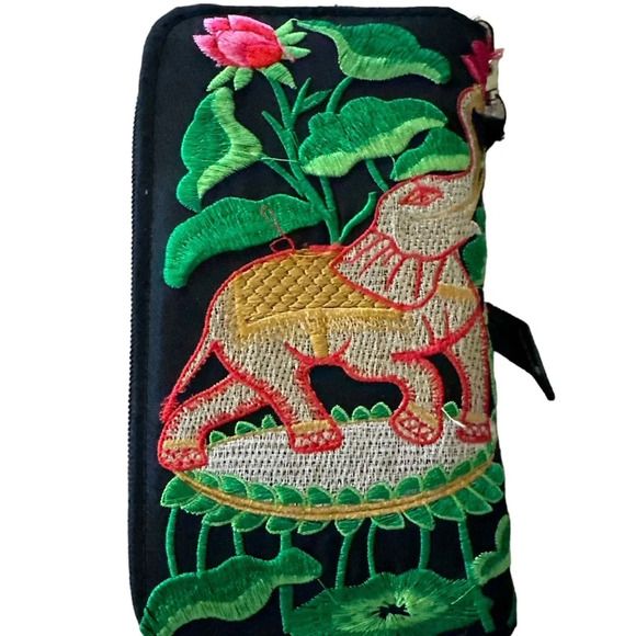 Black Embroidered Elephant Design Wallet Wristlet Brand New - Picture 3 of 4
